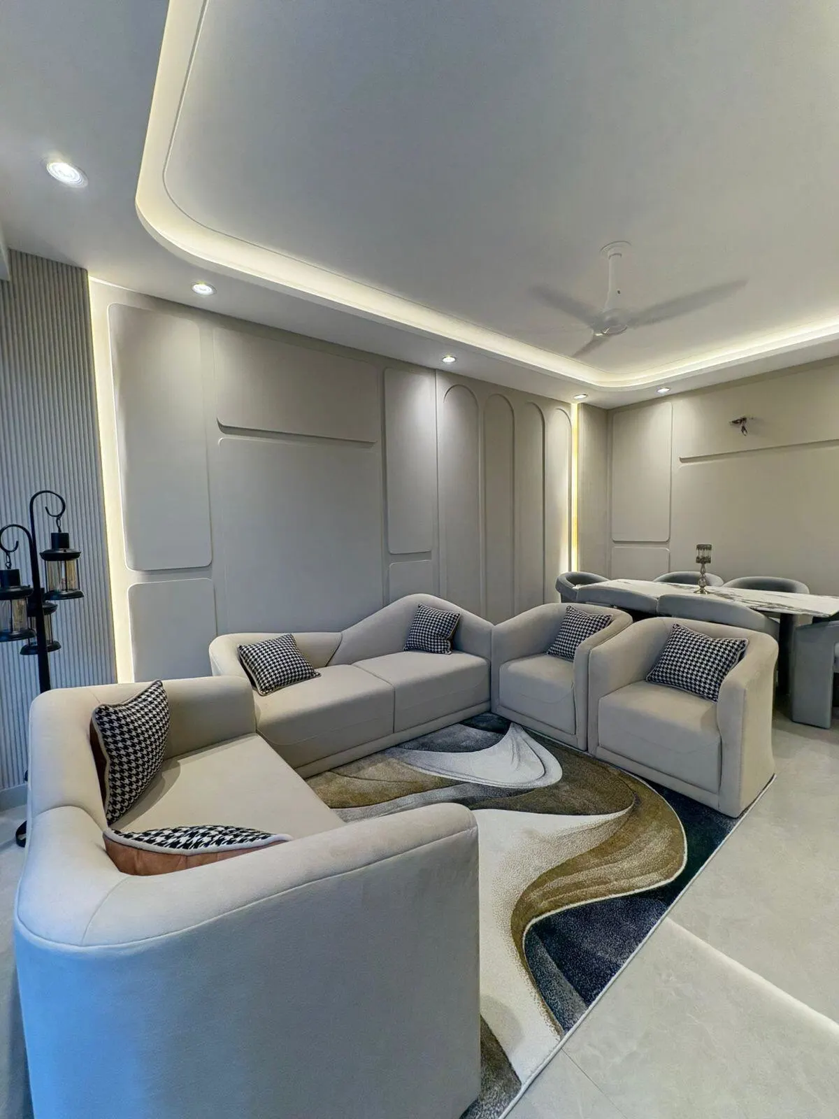 4 BHK Flat for rent in DLF Phase 5, Gurgaon